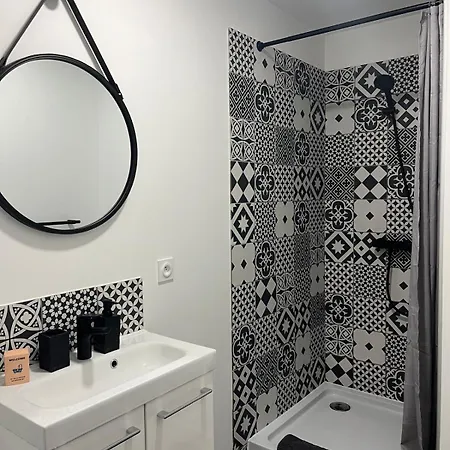 Indus A Deux Pas De La Gare * 永河畔拉罗什